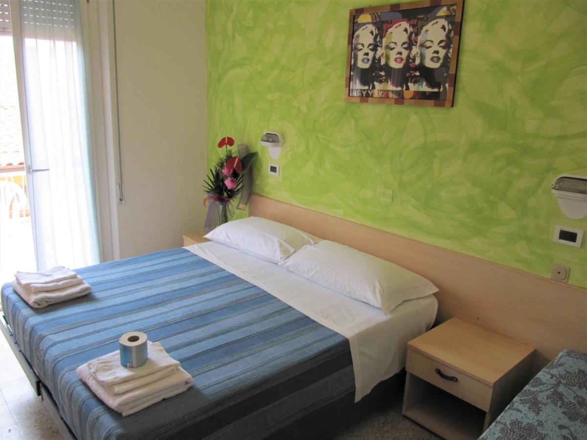 Hotel Villa Elia ริมินี ภายนอก รูปภาพ