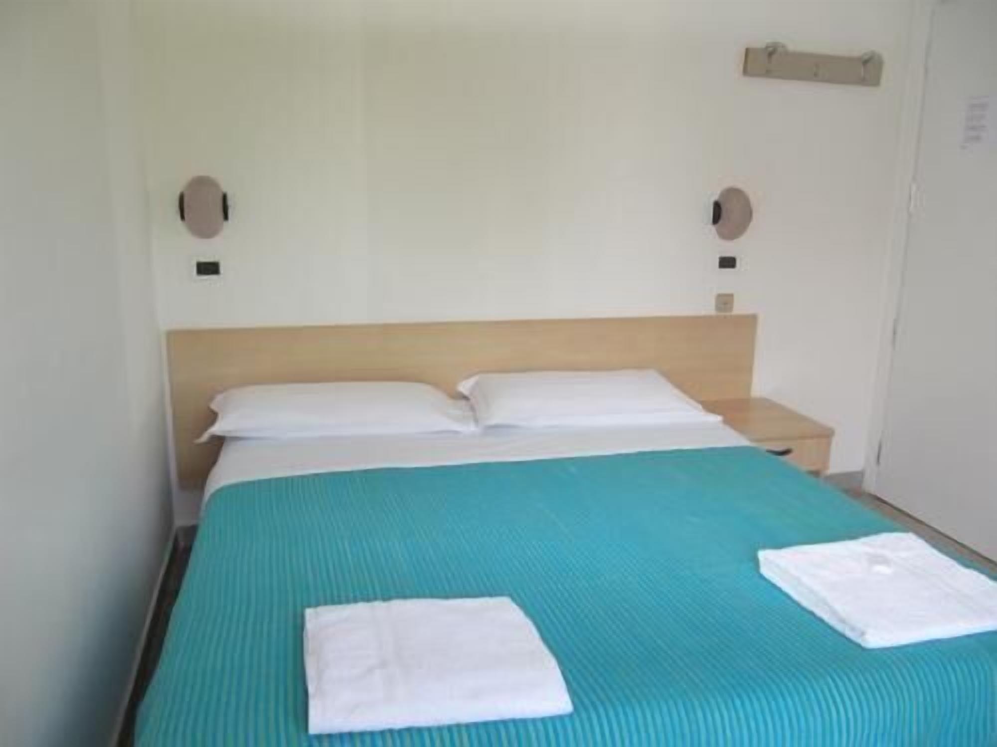 Hotel Villa Elia ริมินี ภายนอก รูปภาพ