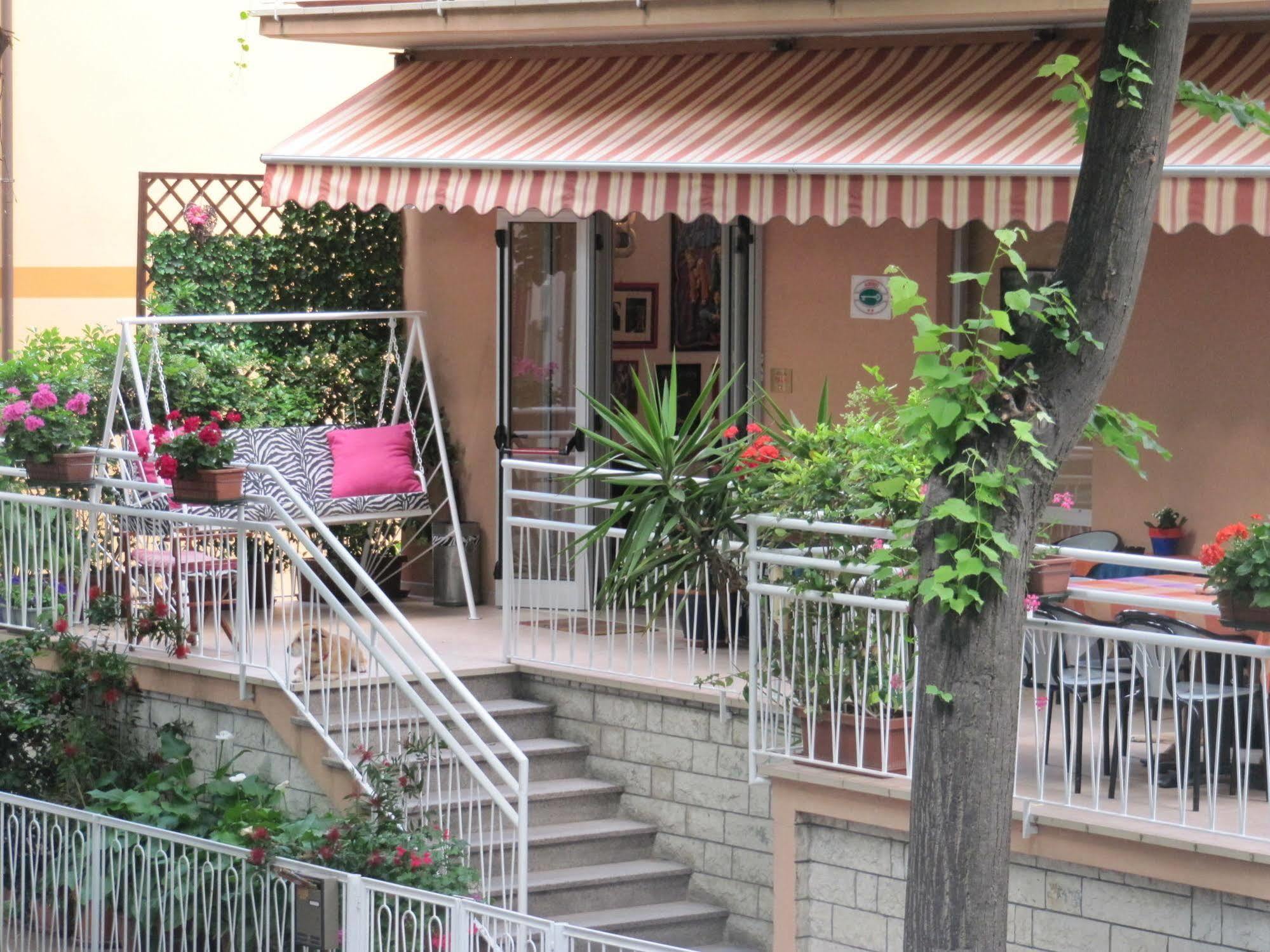 Hotel Villa Elia ริมินี ภายนอก รูปภาพ